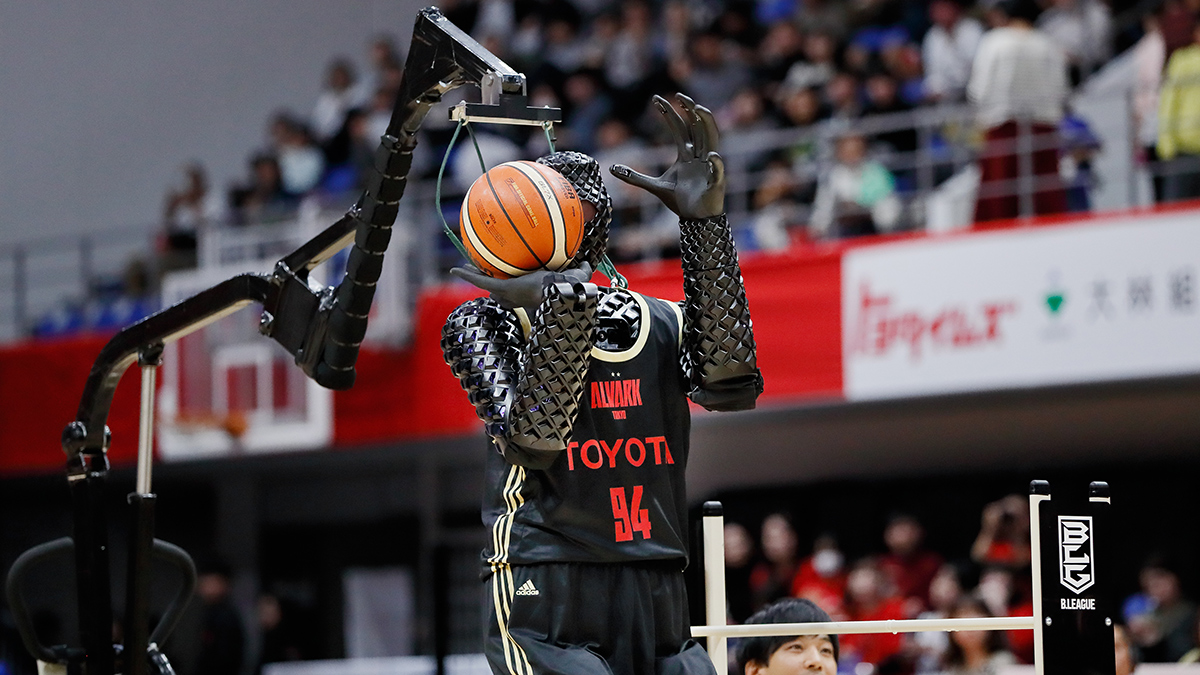 Roboter spielt Basketball