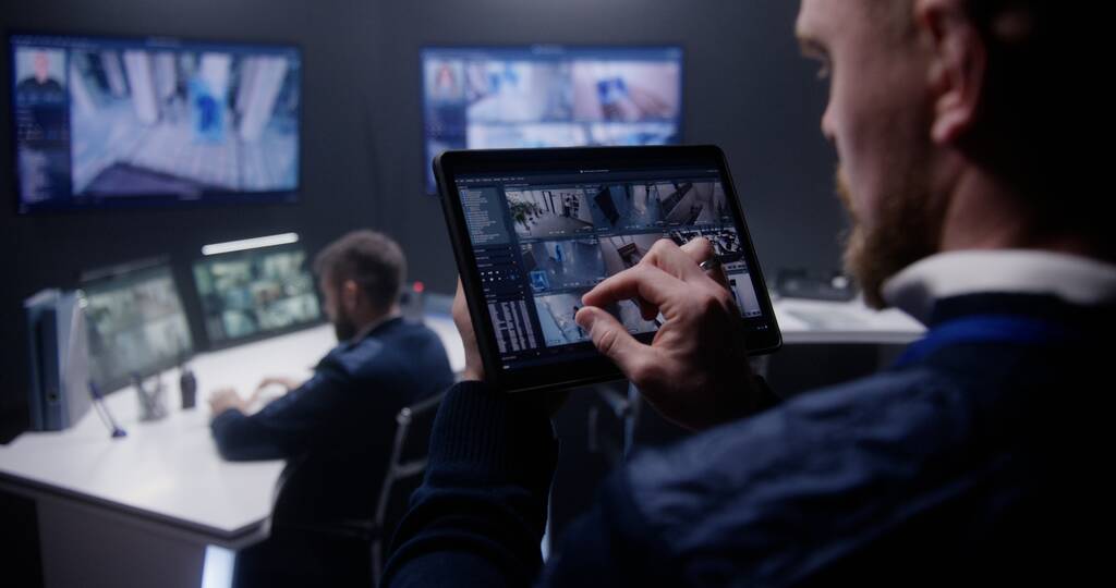 Wie das Panopticon der KI-Überwachung die Regeln der Kriminalliteratur neu schreibt